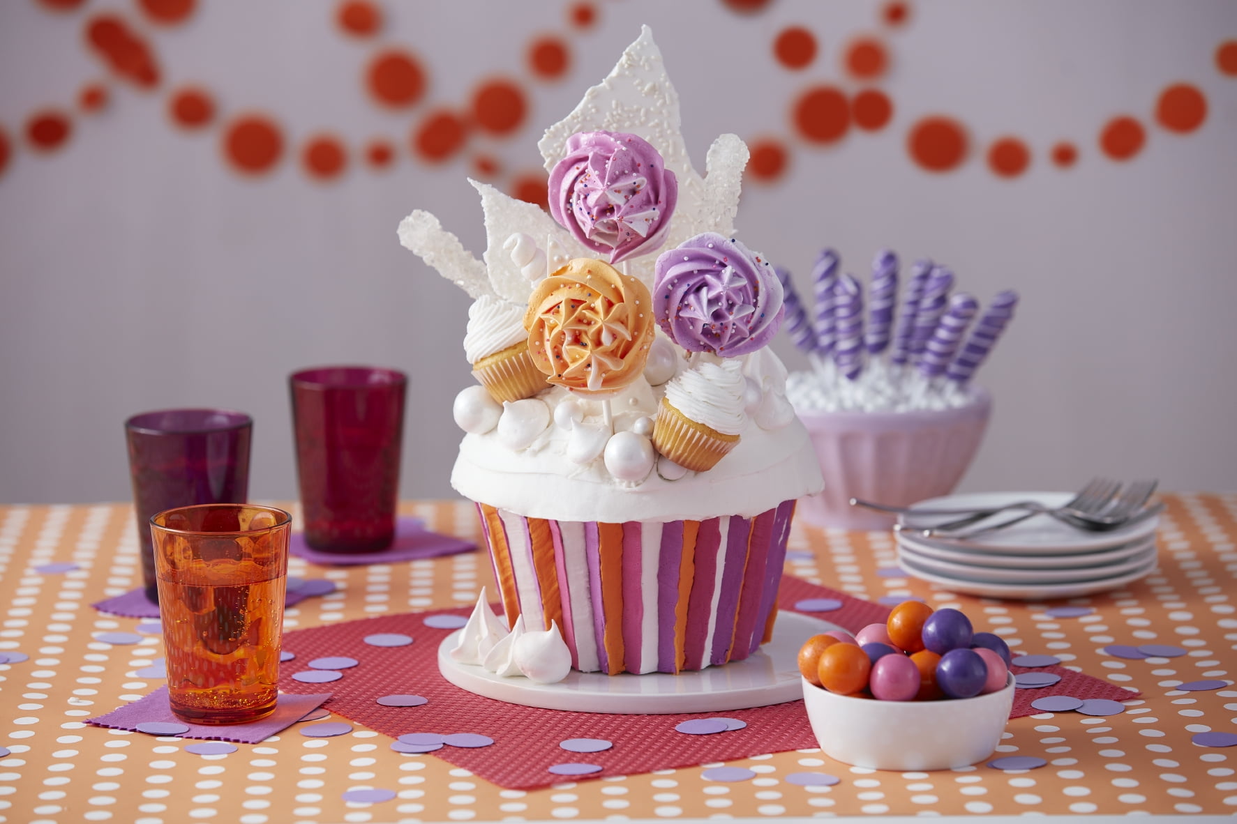 Wilton 2105-9921 Giant Cupcake Tin, Jumbo Muffin and Cupcake Tin