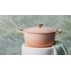 thumbnail image 2 of Horno holandés Le Creuset de hierro fundido esmaltado Signature 5.5 L - Peche, 2 of 4