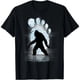 thumbnail image 1 of Playera Divertida de Bigfoot con Huella y Luna, Unisex, Negra y Blanca, Ideal para Regalo, 1 of 7
