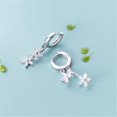 thumbnail image 3 of Aros colgantes de flores para mujeres y niñas, de plata de ley 925, con dijes pequeños de diamantes de imitación y doble margarita, con forma de barra, pequeños aros colgantes para el, 3 of 6