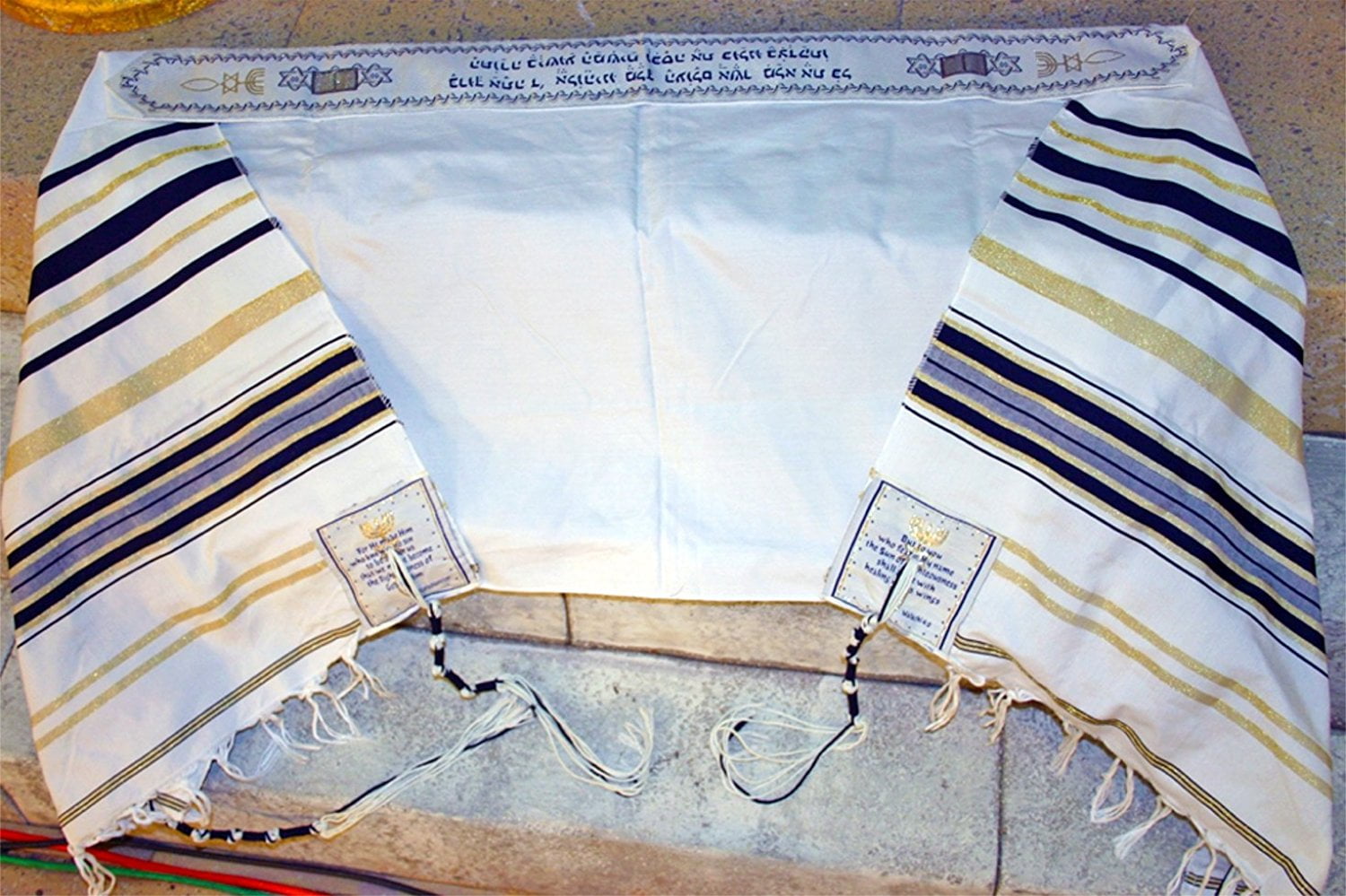 Medium size New Covenant Christian Prayer Shawl tallit ( 73 x 33 Inches
