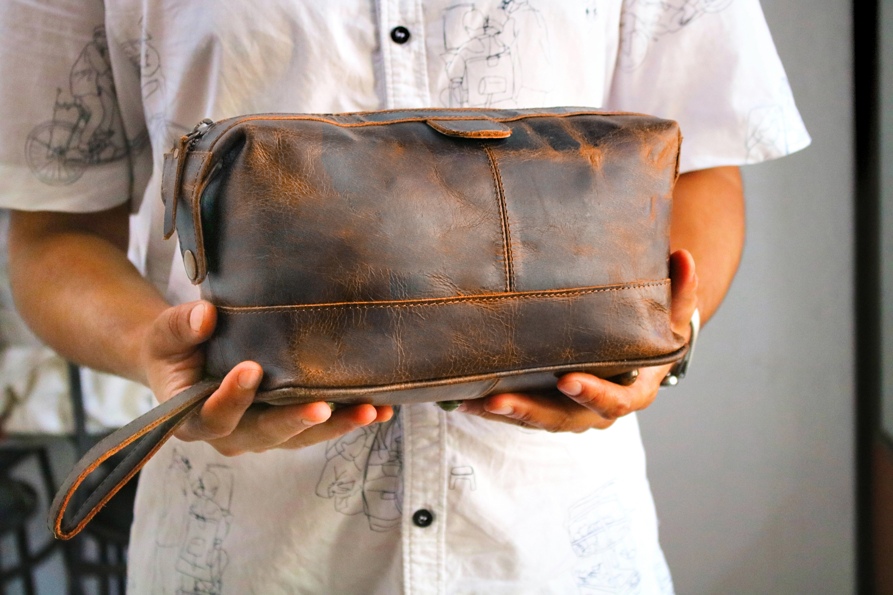 Jaald Leather Toiletry Bag Dopp Kit Travel Case Organizer Makeup Vanity Bag Shaving Grooming Kit Toiletries Purse Gift for Men Women