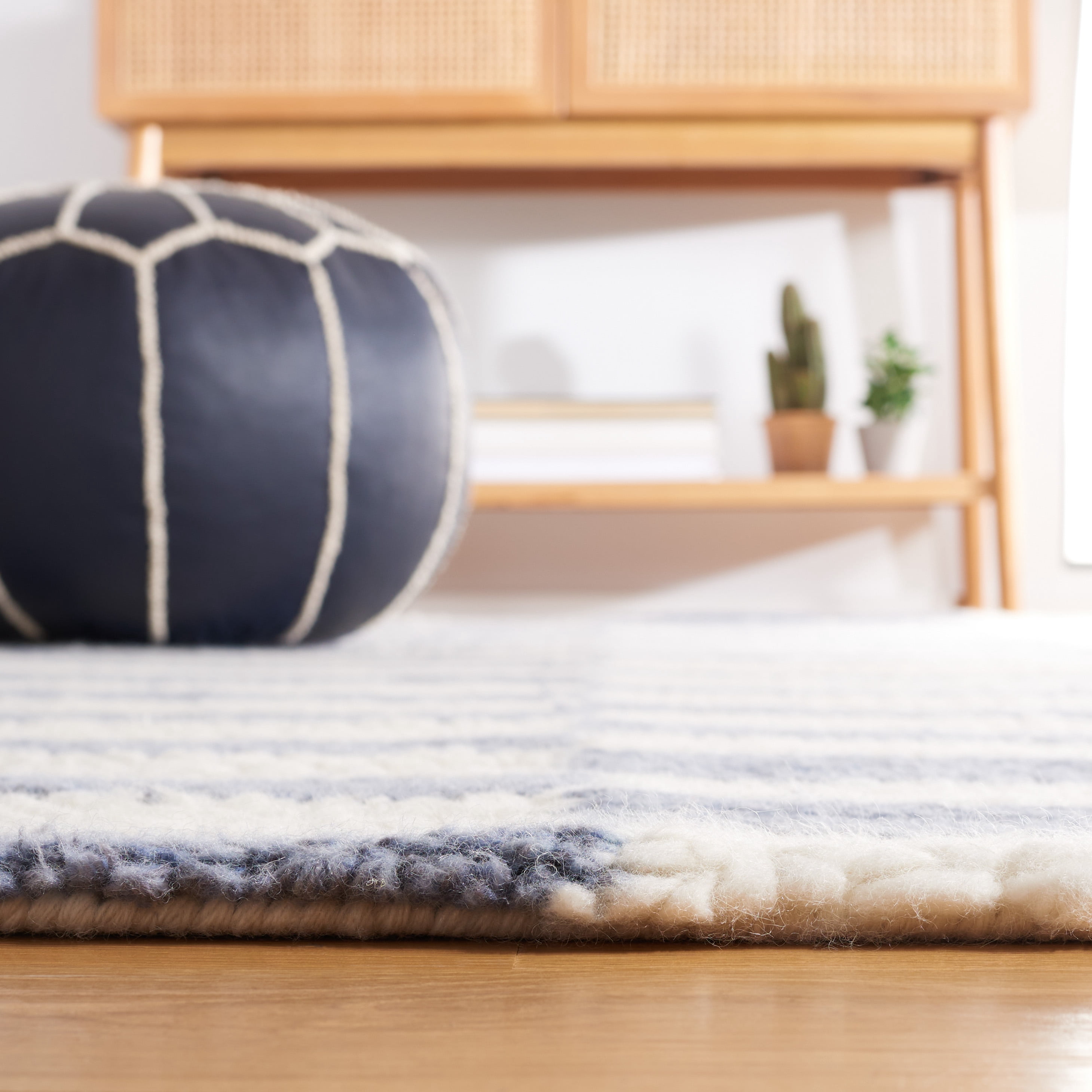 SAFAVIEH Vermont Yasmin Plaid Area Rug, Ivory/Blue, 6' x 6' Square