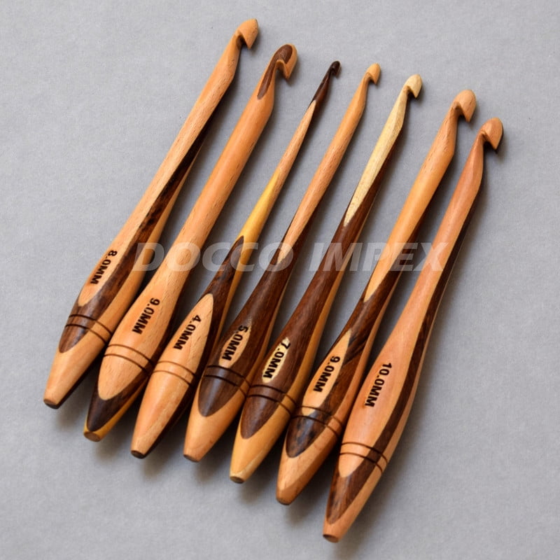 Wooden Crochet Hooks, Ergonomic Soft Grip, Rosewood and Maplewood Crochet Set of 7-4 mm to 10 mm, for Crocheting Yarn & Knitting