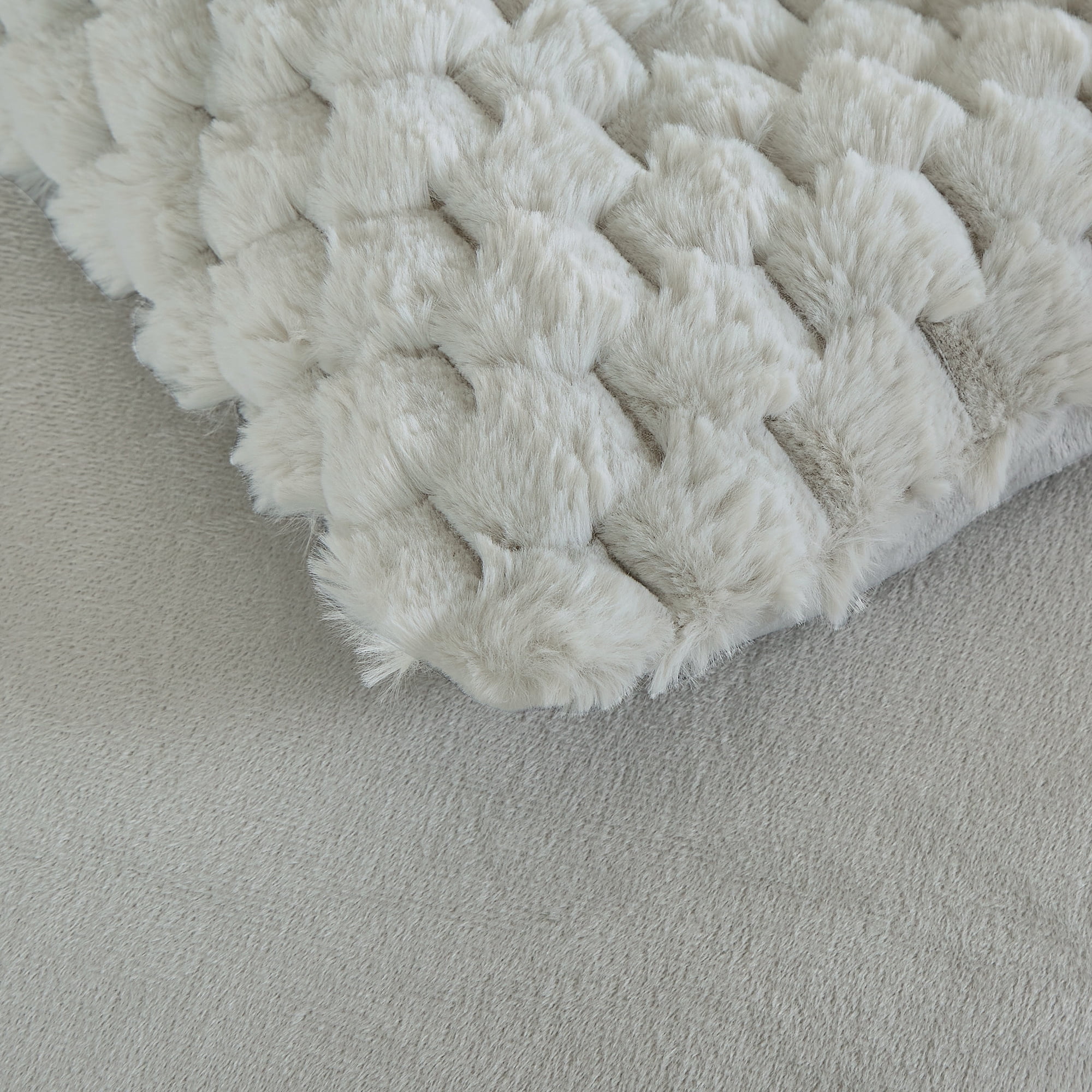 HIG 4-Piece Faux Fur Comforter Set – Luxury Ultra Soft Plush & Fluffy Bedding, Warm and Cozy Blanket with 1 Comforter, 2 Shams & 1 Decorative Pillow, King