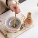 thumbnail image 4 of Juego de 8 de Matcha en Color Rosa Flor de con Maestra, Batidor de Bambú de 100 Puntas y Cuchara para Té. Kit de Té Inspirado en la Dinastía Song., 4 of 6