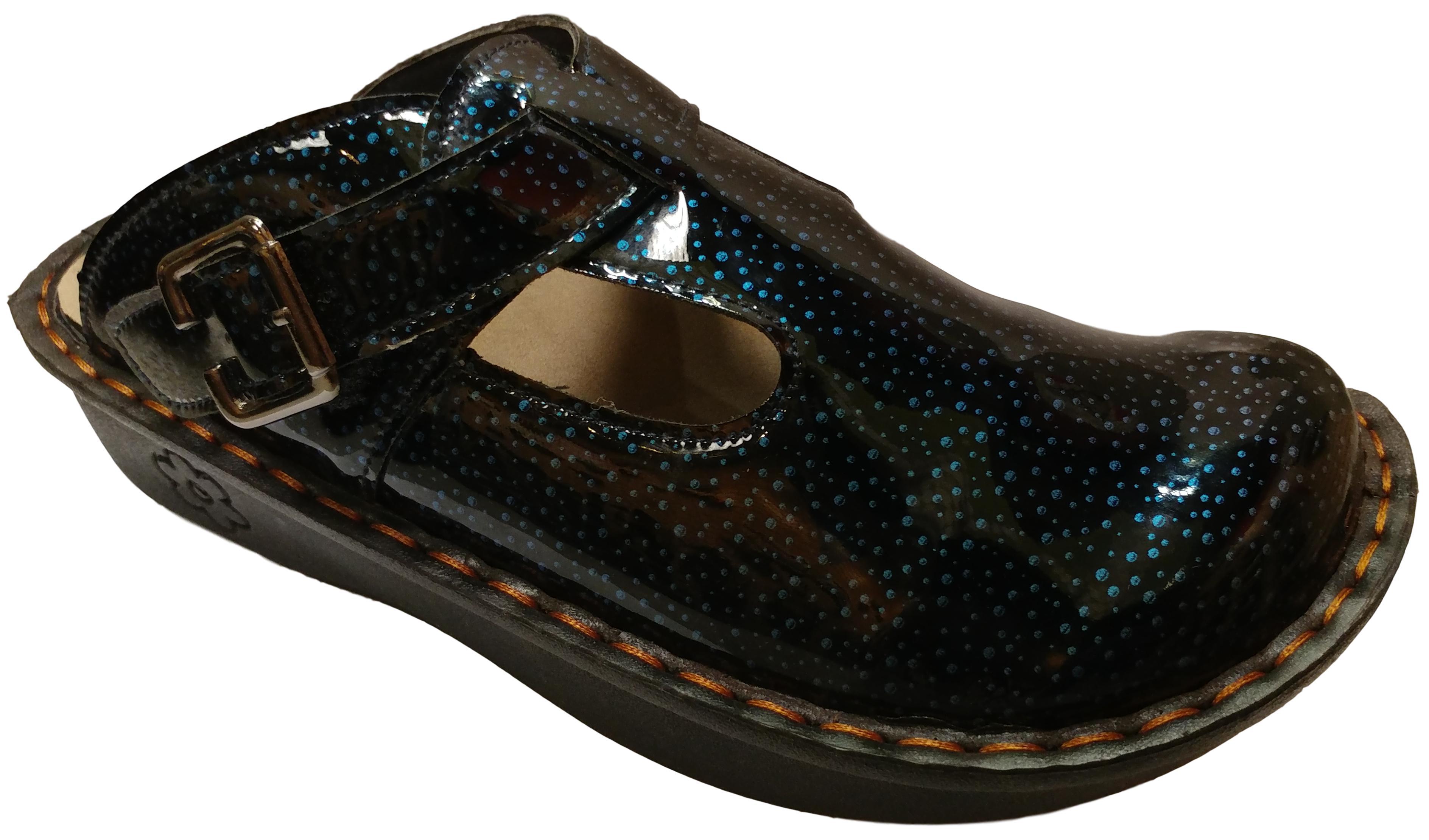 backless nursing clogs