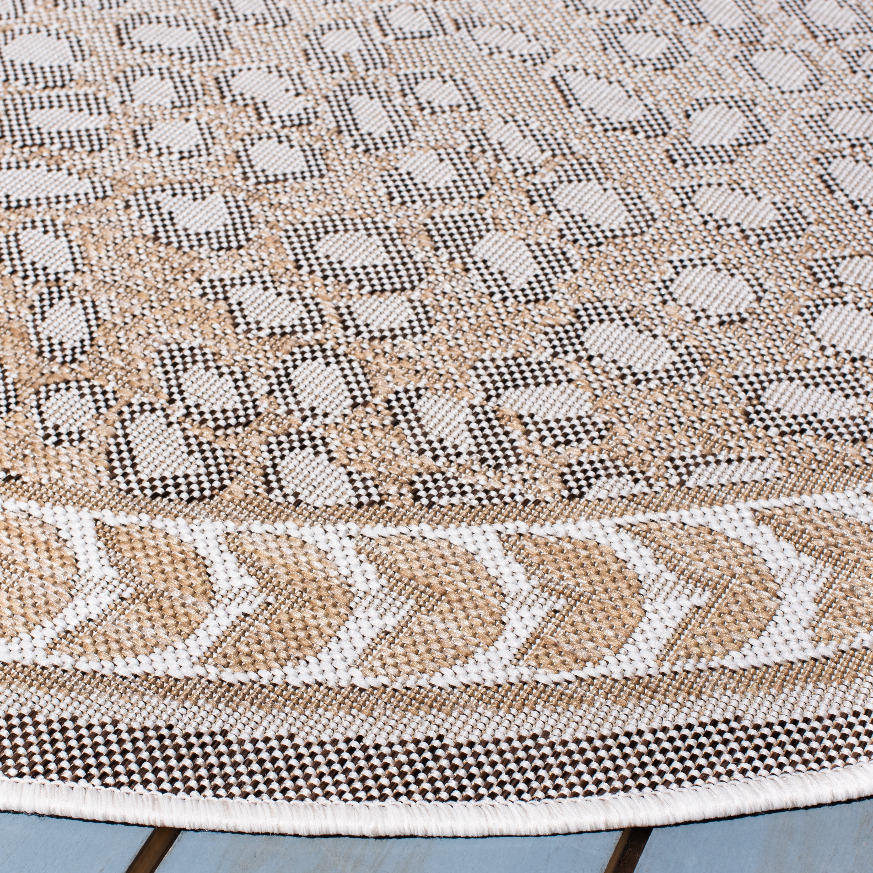 Safavieh Courtyard Candace Spotted Indoor/Outdoor Area Rug, Beige/Gold, 4' x 4' Round