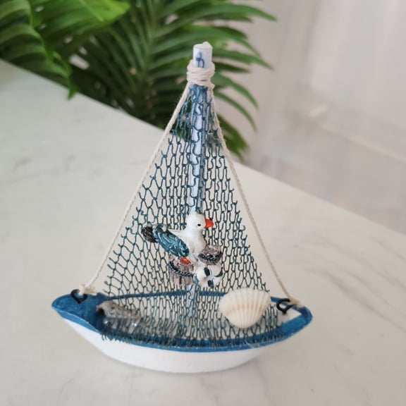 Mediterranean Sailboat Statue Nautical Coastal Tabletop Decor with Shell Lifebuoy Seagull Mini Wooden Sailboat Ornament for Living Room Bathroom Desk Beach Themed Home Decor Gift