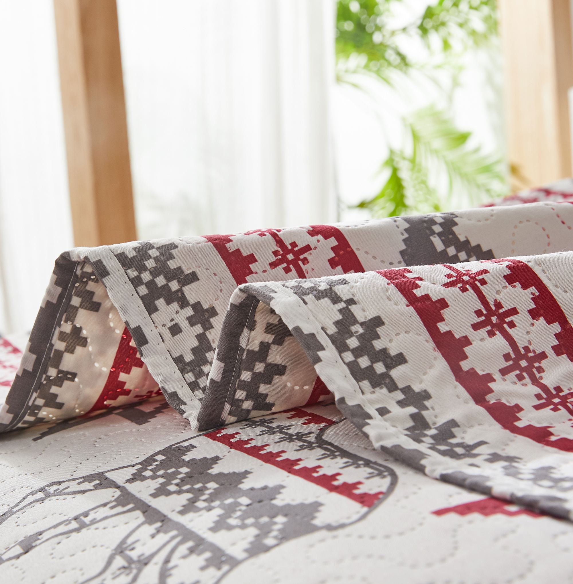 Smuge Christmas Red Gray Snowflake Bedding Sets Twin Size Reindeer Quilt Sets Lantarn Bedspread Coverlet Set with 2 Pillow Shams