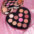 thumbnail image 4 of Paleta de Sombras en Forma de Corazón con 12 Tonos Brillantes y Mate, Incluye Brocha, Ideal para Maquillaje de Fiesta, Casual o Bodas, Portátil y Fácil de Usar, Diseño Elegante y Moderno., 4 of 6