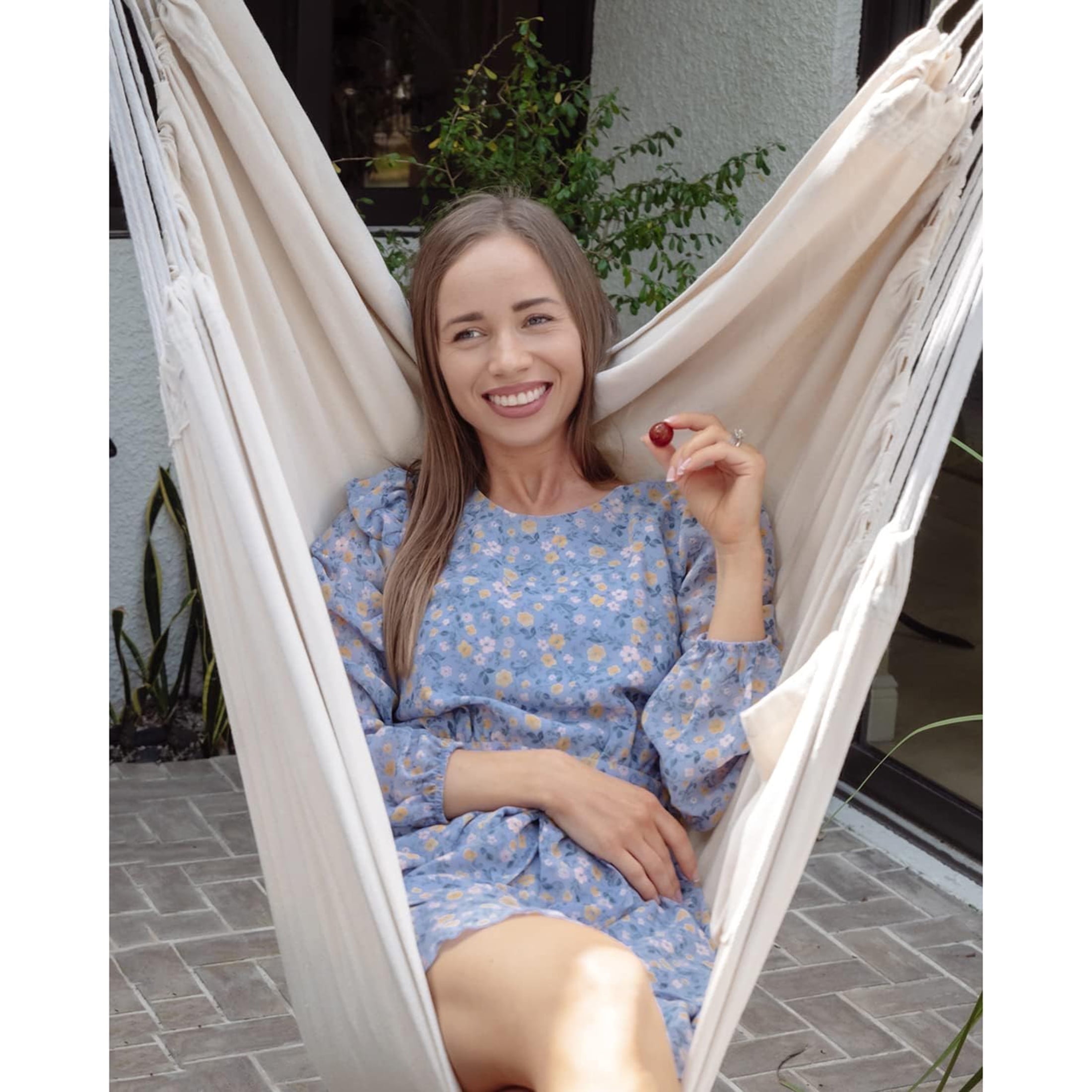 Sunyear Hammock Chair Anti-Slip Oversized Swing Chair  -  XXL Hanging Chair with  Steel Spreader Bar and Pocket for Bedroom, Patio, Outdoor/Indoor Use  (500 lbs Capacity)