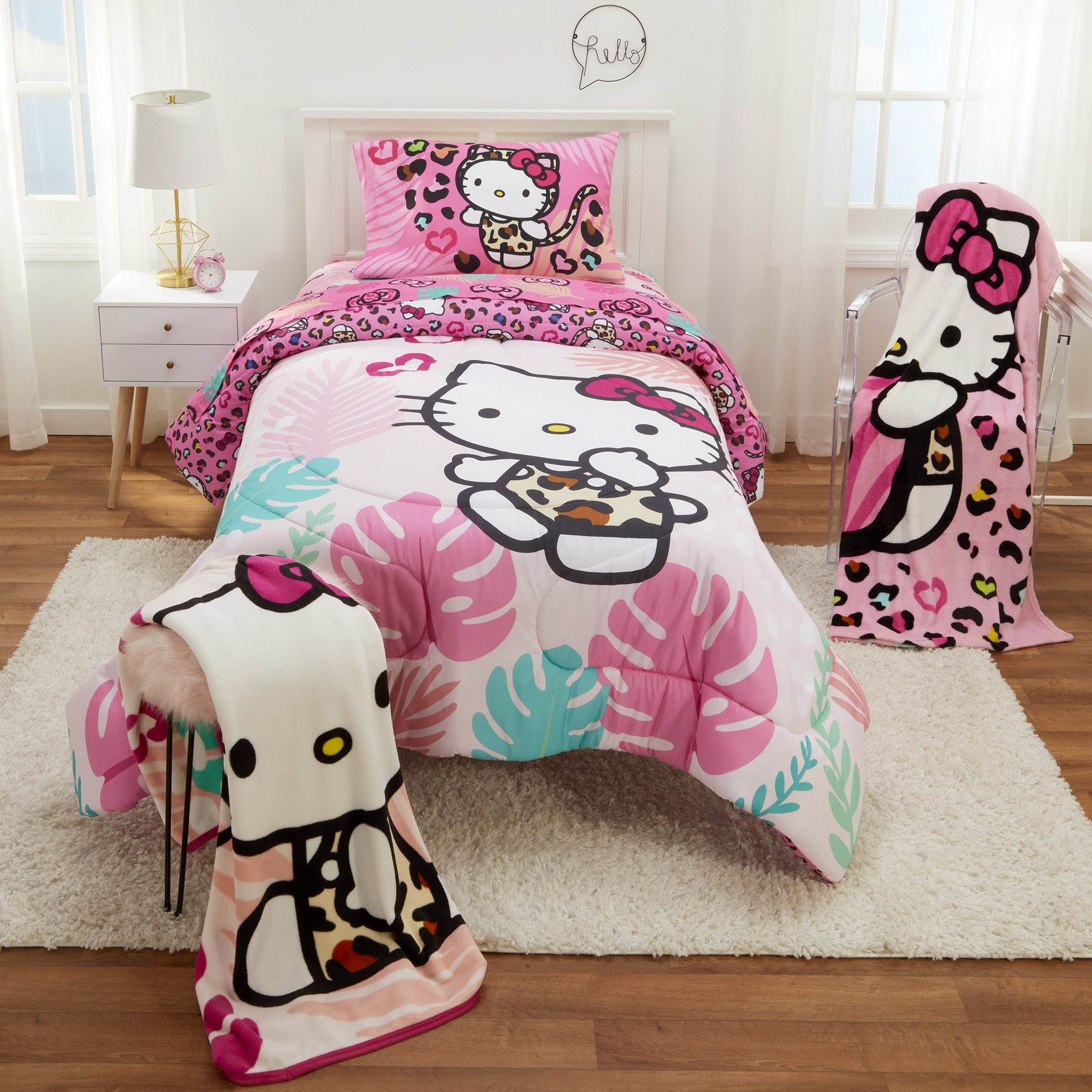 Hello Kitty 2-Piece Kids Reversible Comforter Set, Twin/Full, Pink photo 3