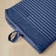 thumbnail image 3 of Juego de guantes de cocina KitchenAid de silicona suave acanalada color sauce azul, 3 of 6
