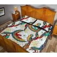 thumbnail image 4 of Juego de cama acolchado con estampado de flores de loro, 4 of 5