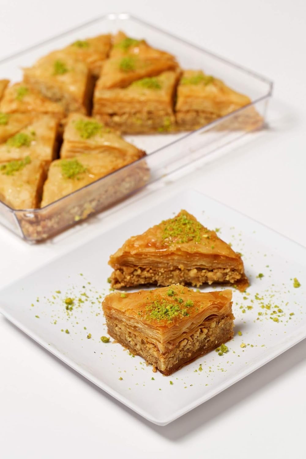 Cedar Pastries 32 oz Triangle Baklava – Mediterranean Phyllo Pastry Dessert with Cashews, Almonds & Walnuts