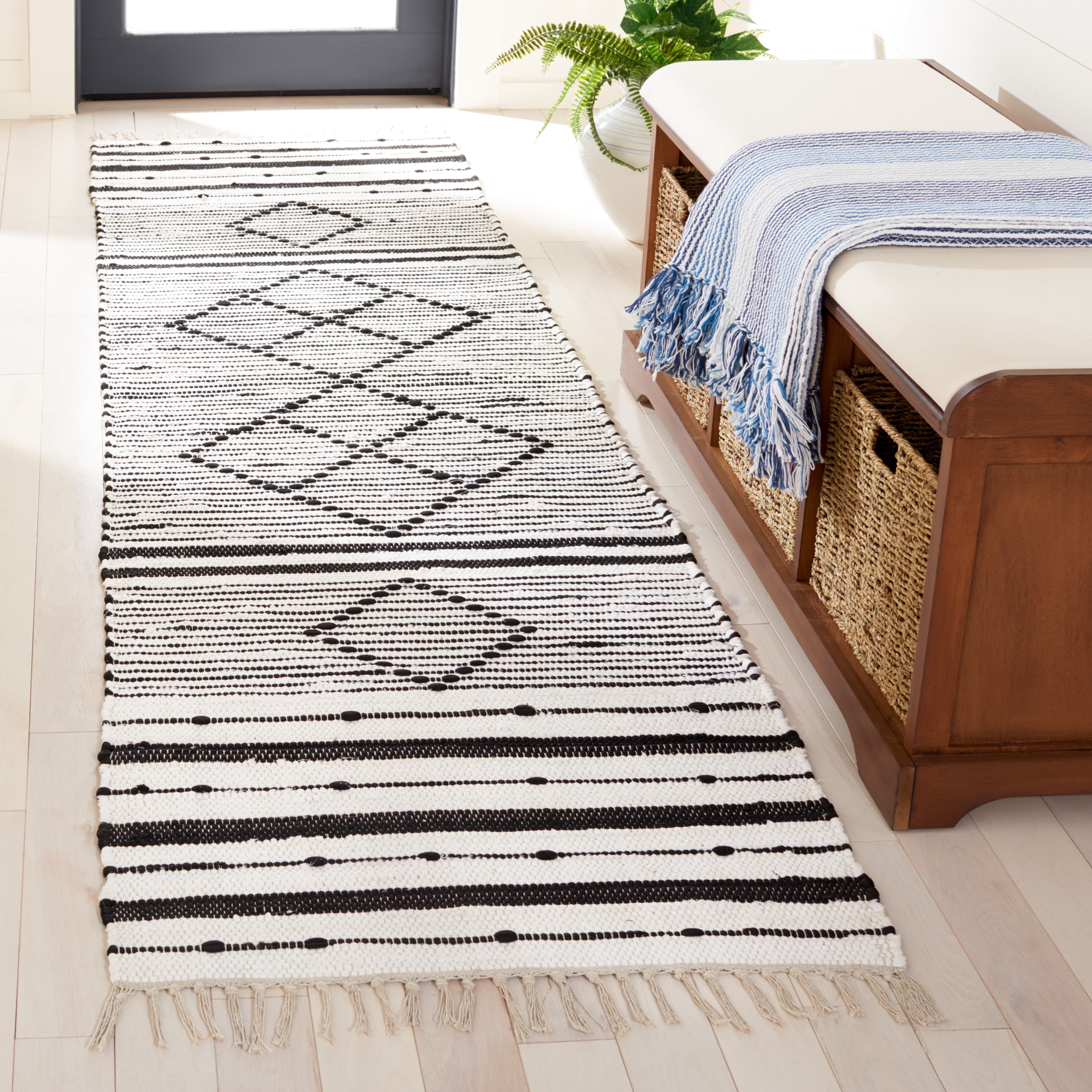 SAFAVIEH Striped Kilim Paulino Striped Cotton Runner Rug, Ivory/Black, 2'3" x 9'