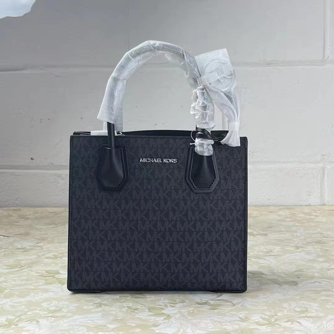 BagHaven.The - Check out Michael Kors Maisie Medium