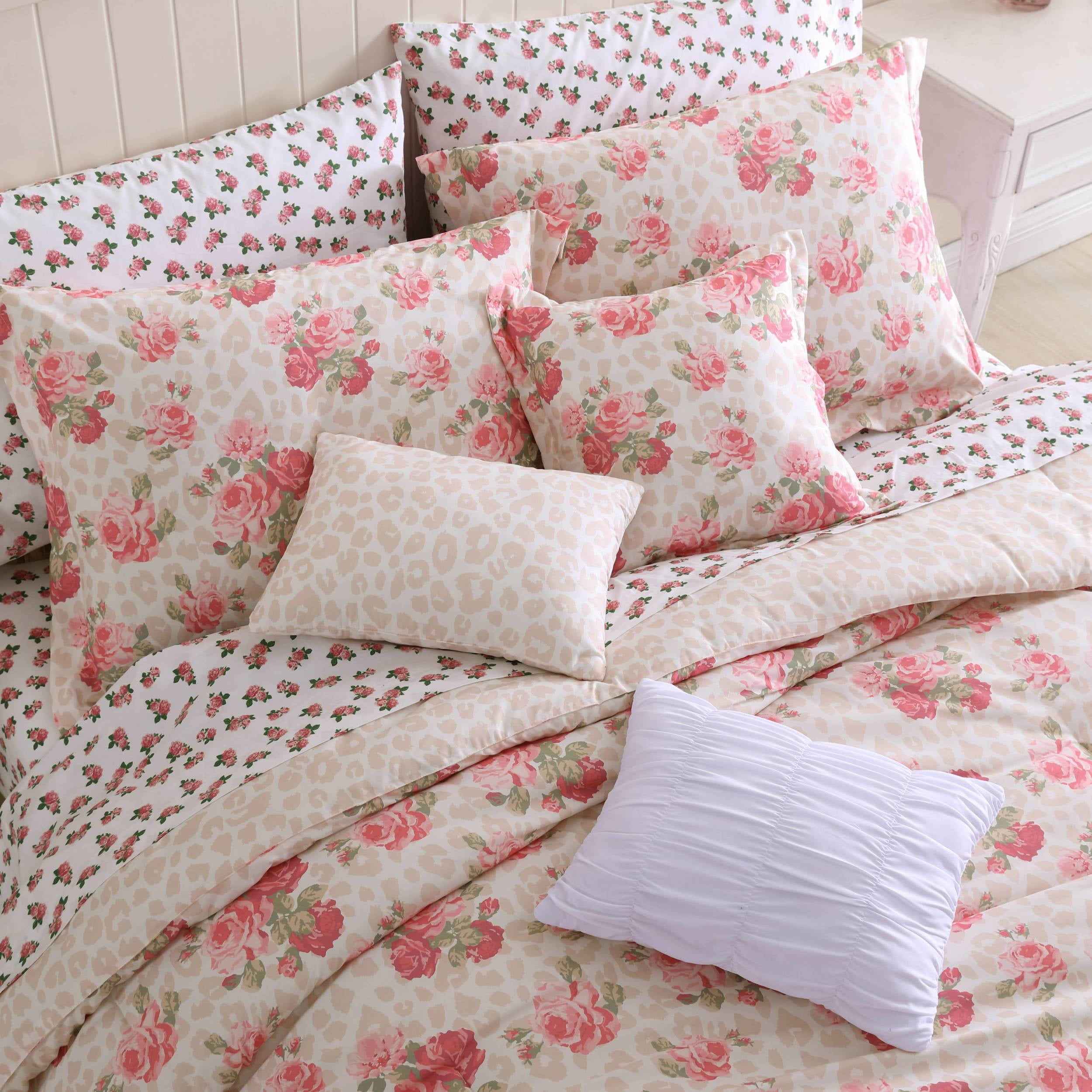 Betsey Johnson Wild Love Pink Twin Comforter Bonus Set