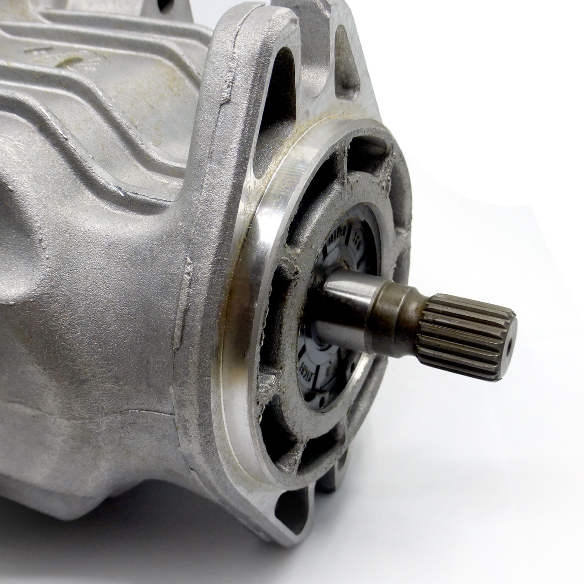 Dixie Chopper Left Hand Hydro-Gear Pump for Zero Turn Lawn Mowers / 2550, 2750, 2760, 3060, 3360, 3372, SP3200, XT2800EFI-72, XT3000-60, XT3200-72 / 200013DC, 200013