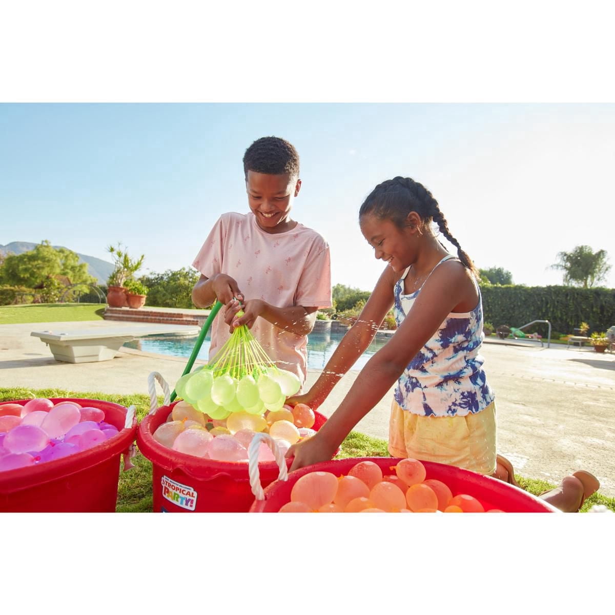 Bunch O Balloons Tropical Party Free Bunch. 140 Rapid-Filling Self-Sealing Water Balloons (3+1 Pack) by ZURU, Water Balloon for the whole Family. Kids, Teens and Adults