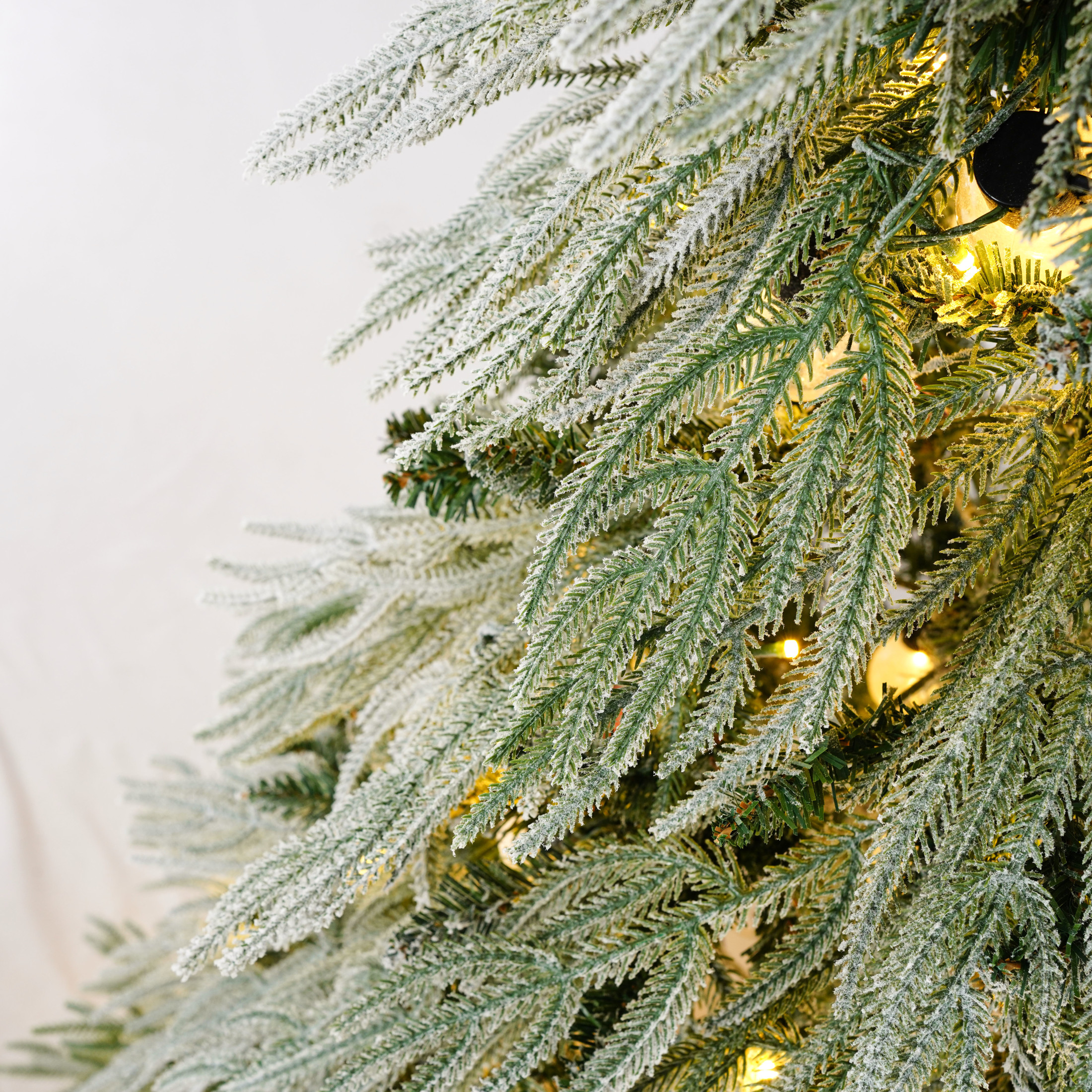 Christopher Knight Home 5FT Pre-Lit Snow Flocked Hinged Christmas Tree with LED Lights for Home Décor