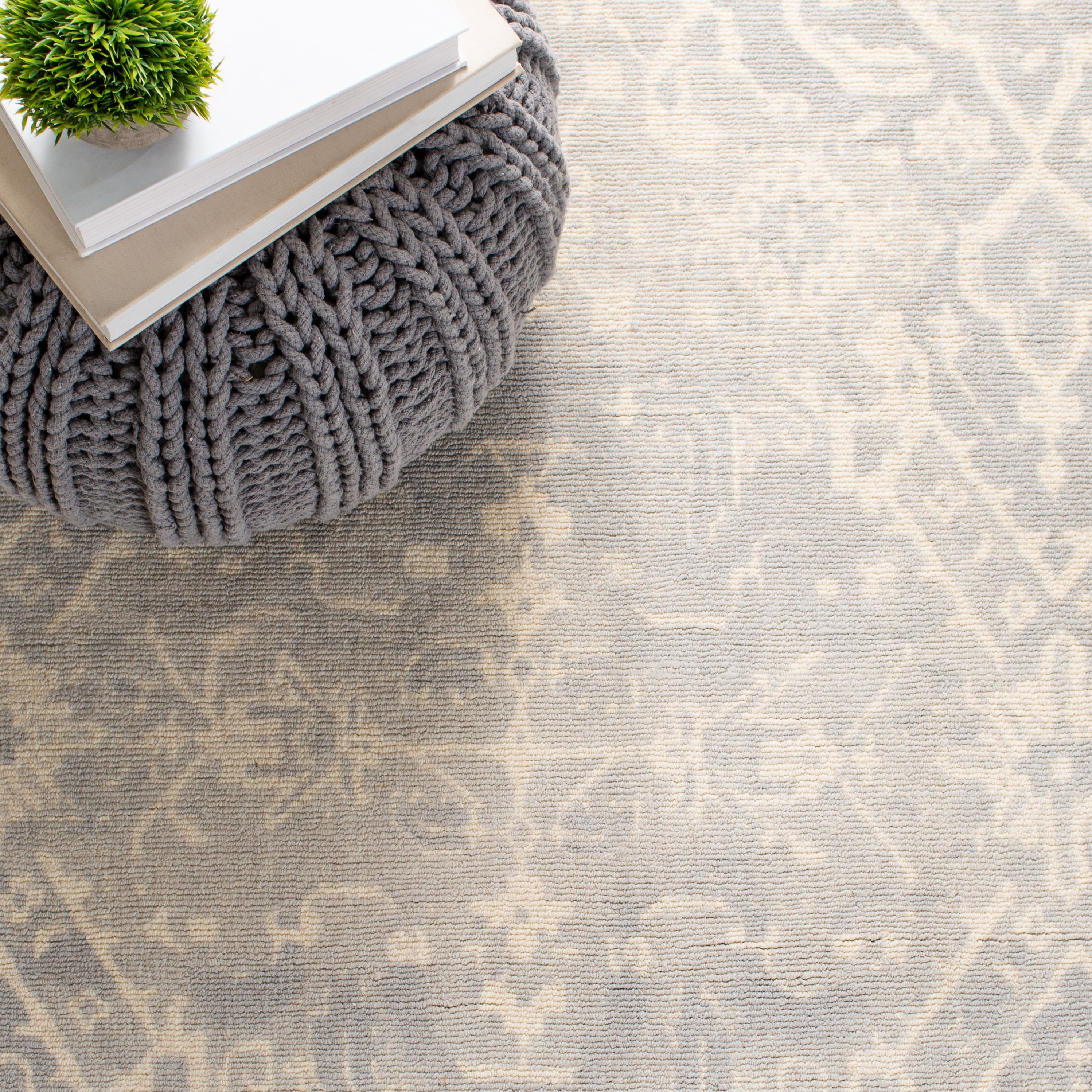 SAFAVIEH Restoration Vintage Eunice Border Wool Area Rug, Light Grey/Ivory, 6' x 9'