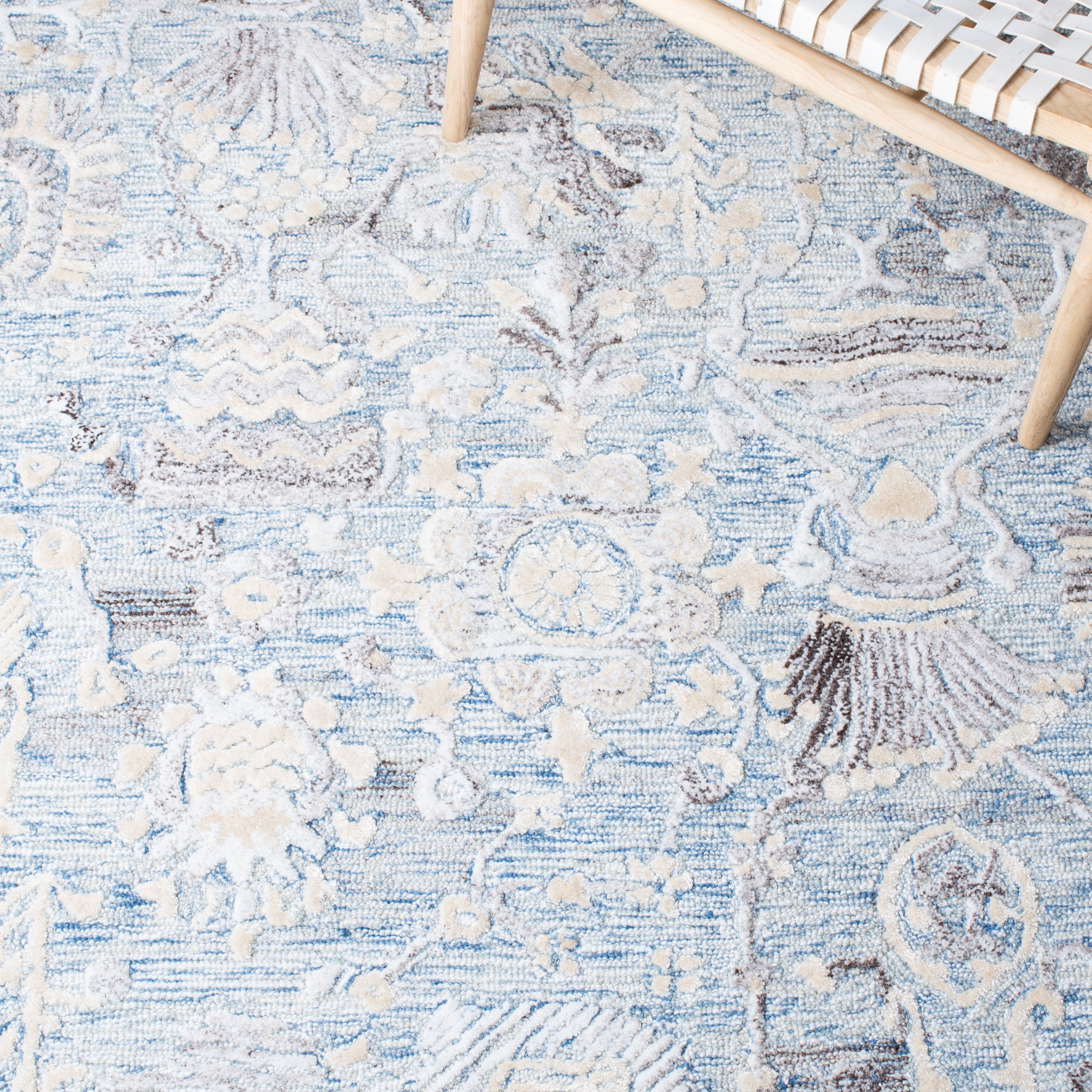 SAFAVIEH Glamour Quinten Floral Area Rug, Light Blue/Ivory, 6' x 6' Round