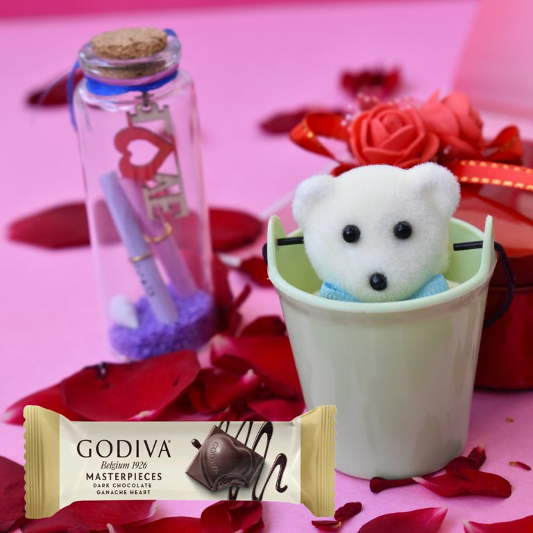 Dark Chocolate Dipped Strawberries, GODIVA, Salesforce Commerce Cloud