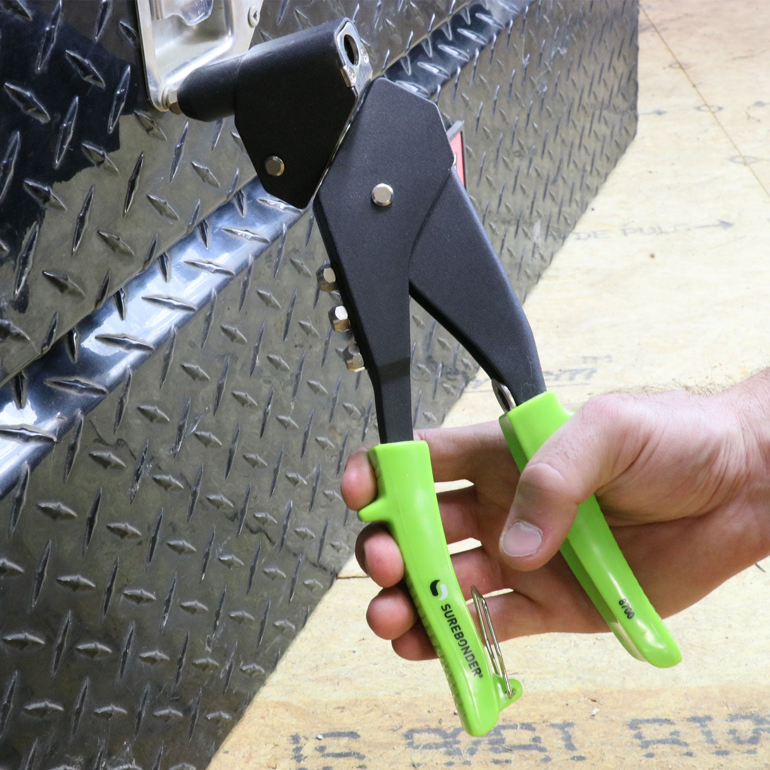 Surebonder Heavy Duty Swivel Head Rivet Tool - Rotates 360 Degrees For Easy Use (8700)