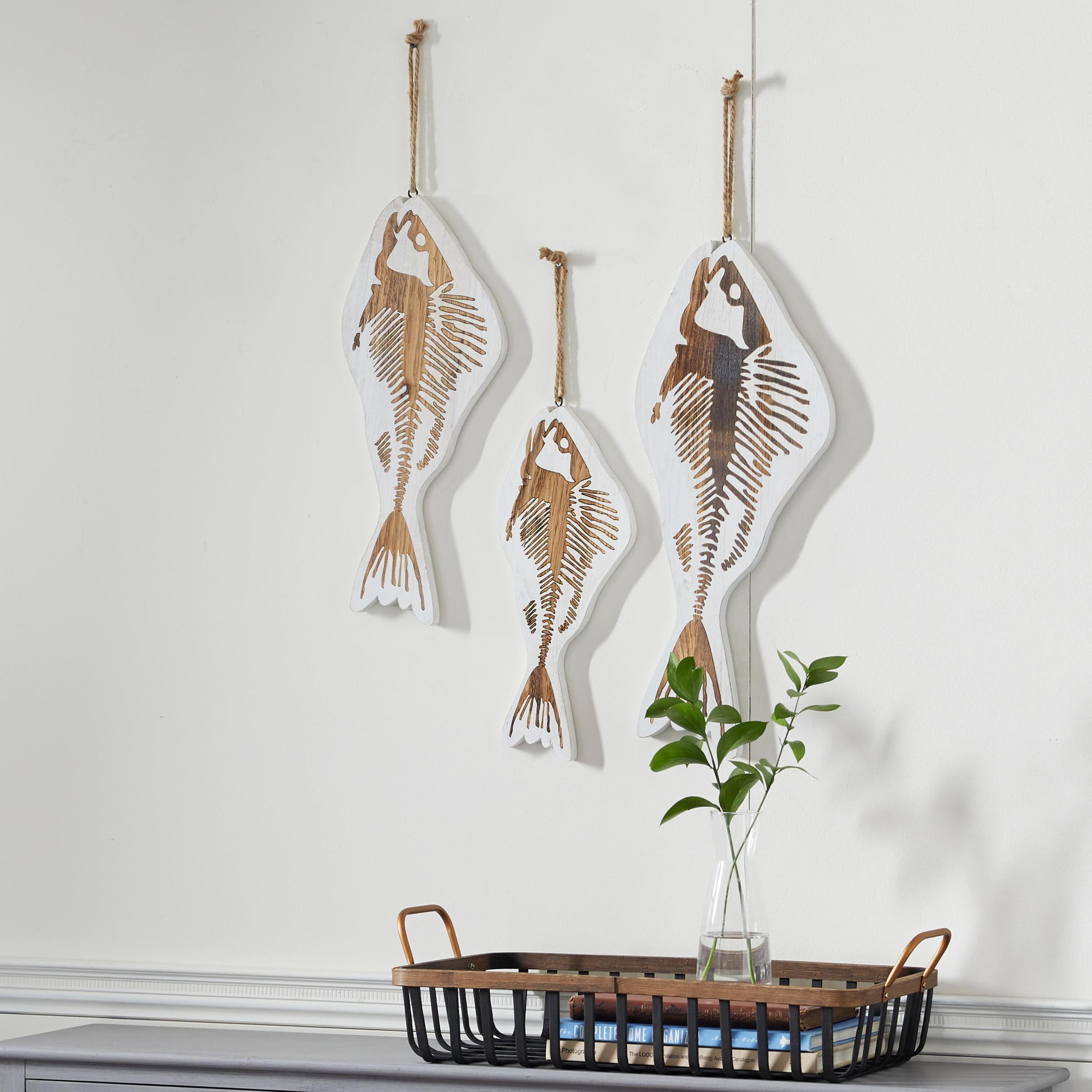 DecMode White Wood Fish Wall Decor with Hanging Rope (3 Count)