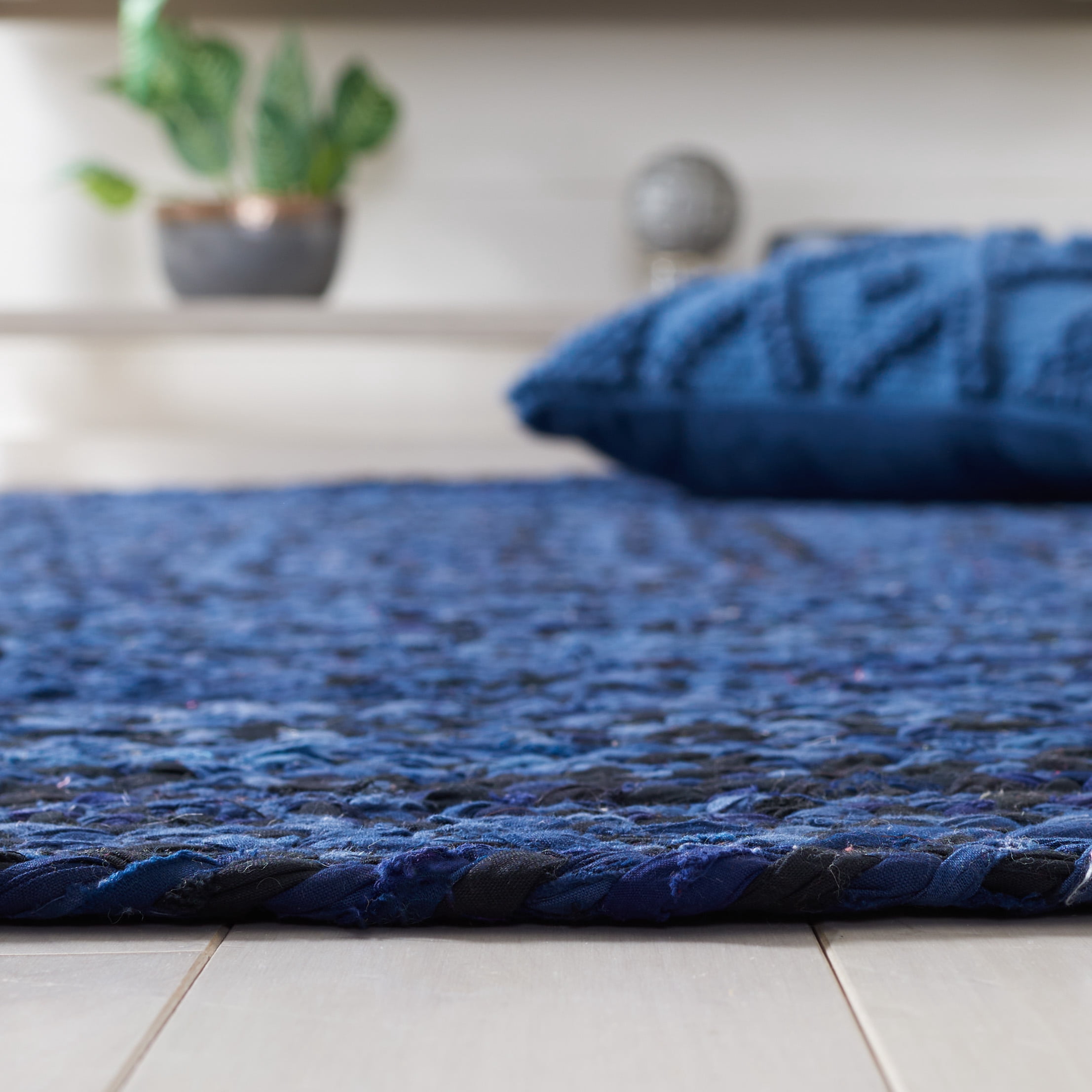 SAFAVIEH Braided Calvin Transitional Cotton Reversible Area Rug, Navy/Black, 8' x 8' Round