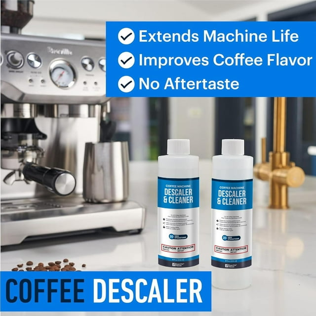 Essential Values Détartrant Universel pour Machines à Espresso et Keurig, Lot de 2. l'Image Montre Deux Bouteilles de 8 Onces de Détartrant et Nettoyant Placées sur un Comptoir de Cuisine Près d'Une machine à Espresso Breville. les Bouteilles Présentent une Étiquette Bleue et Blanche avec un Texte Mettant en Valeur des Avantages comme Prolonger la Durée de Vie de la machine, Améliorer la Saveur du Café et Ne Laisser Aucun Arrière-Goût. les Grains de Café Sont Dispersés sur le Comptoir, et un Robinet Doré Est visible en Arrière-Plan.