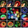 thumbnail image 3 of Juego de 5 juguetes luminosos para niños, regalo de Navidad, con cristales LED, para los dedos y la mano., 3 of 8