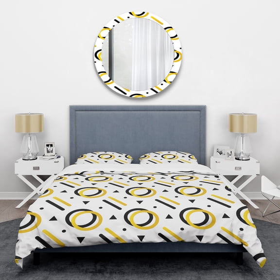 Designart 'Trendy Black And Gold Triangular Pattern I' Mid-Century Modern Duvet Cover Set