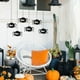 thumbnail image 5 of Decoración de Halloween, decoración para fiestas, decoraciones colgantes, banderas de letras de Halloween, banderas de trucos o dulces para Halloween, utilizadas para decorar chimeneas., 5 of 5