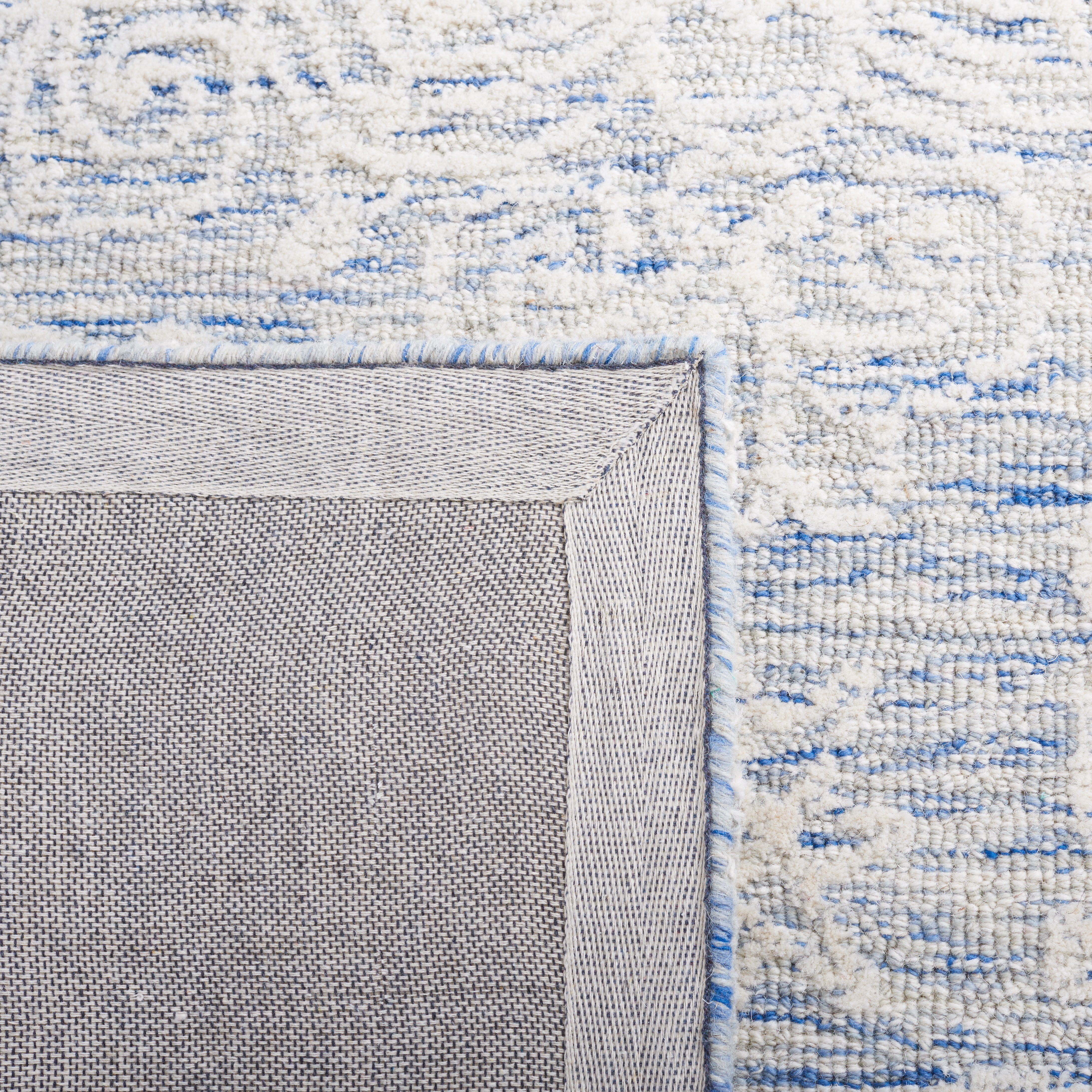 SAFAVIEH Metro Corine Floral Area Rug, Blue/Ivory, 6' x 6' Square