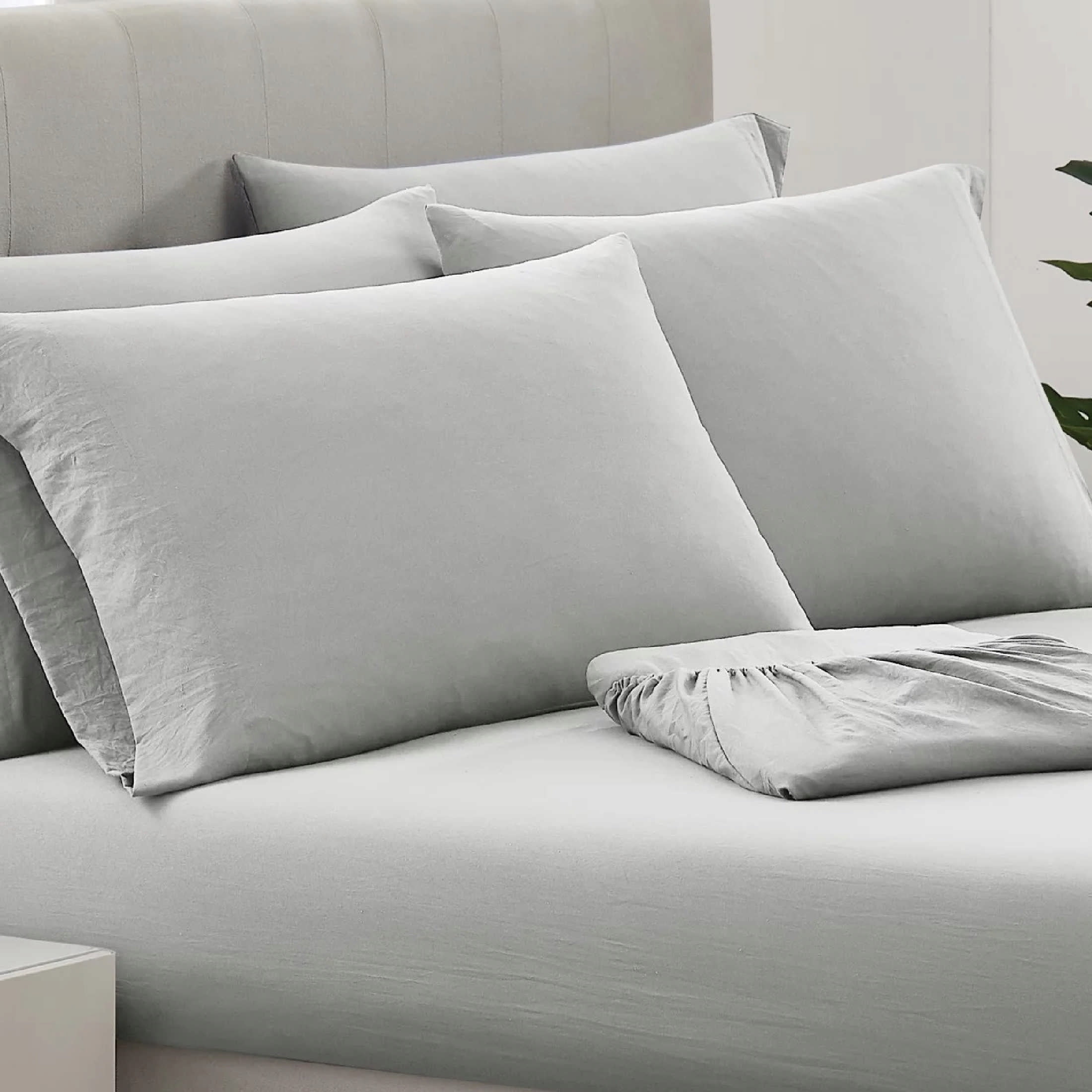 London Fog Moisture Wicking Microfiber Sheet Set, 2 Fitted Sheets and 2 Pillowcases, Silver, Twin/Twin-XL