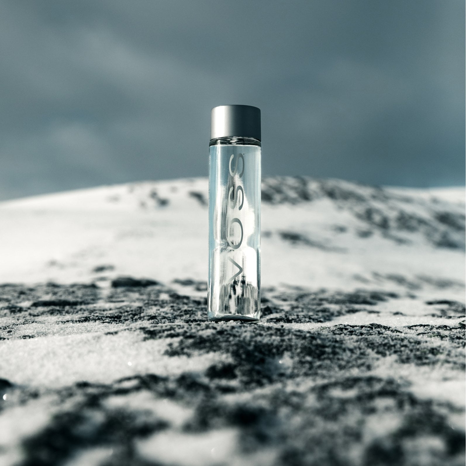 Voss Natural Spring Still GLASS Bottled Water, Refreshing taste 800 ml / 27 fl oz (Pack of 5)