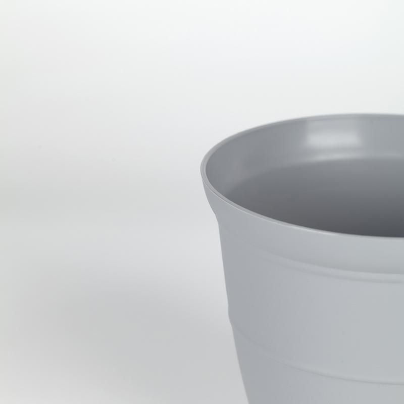 Pot de fleurs Mainstays Basic Bell 30 cm, gris, design classique avec soucoupe intégrée, résistant aux intempéries, finition mate.