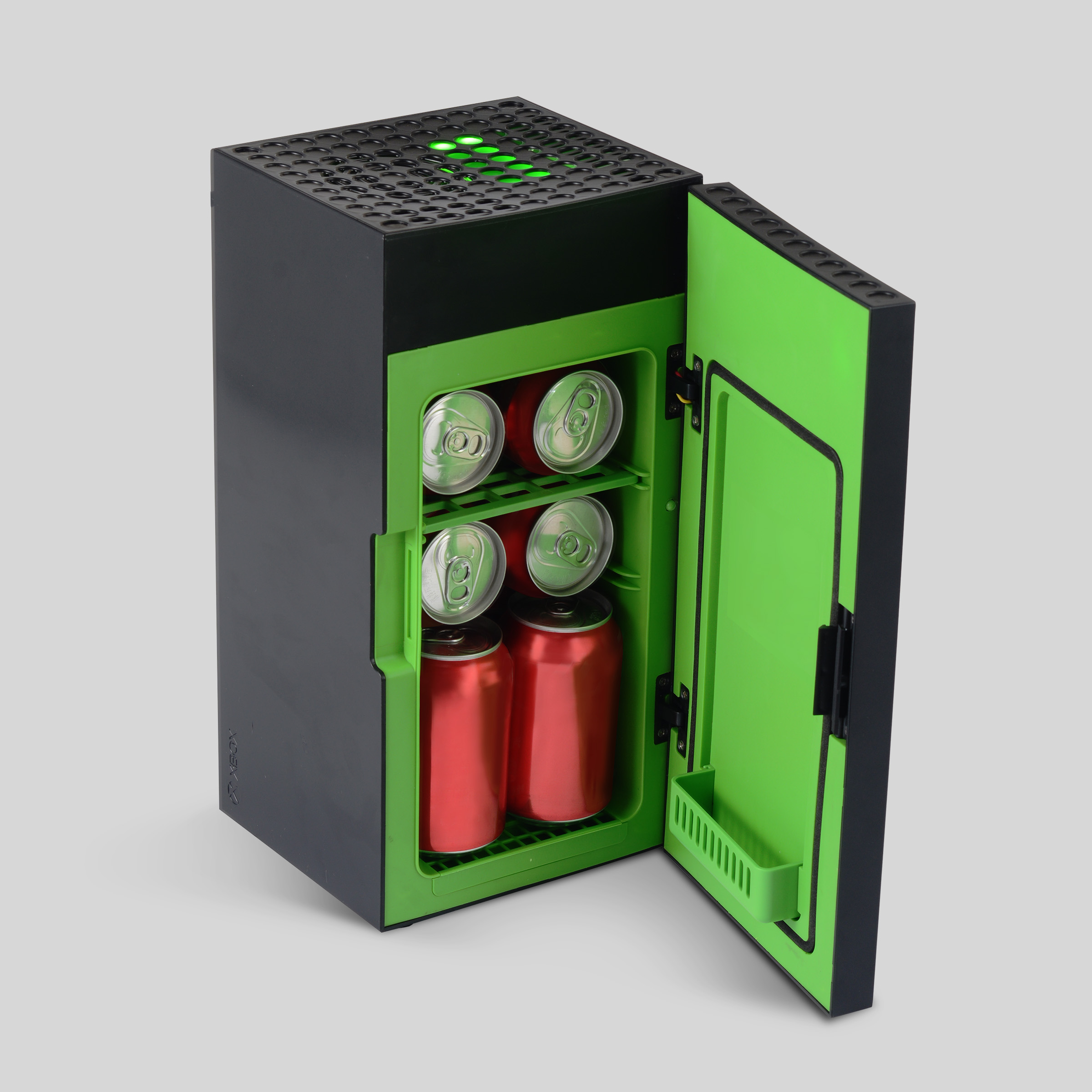 XBOX Series X Replica 8 Can Mini Fridge (Thermoelectric Cooler) - image 4 of 13