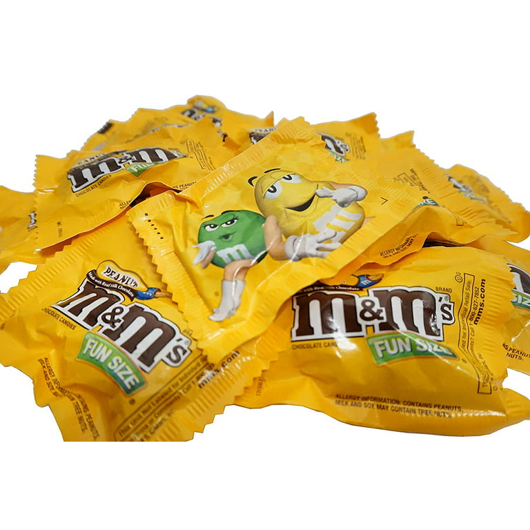 M&M's Peanut Chocolate Classic Candy (5 Pound) Bulk of Fun Size Snacks in a  Bag for Party, Buffet, Pinata, Office, Wedding Favors, Halloween, Christmas  