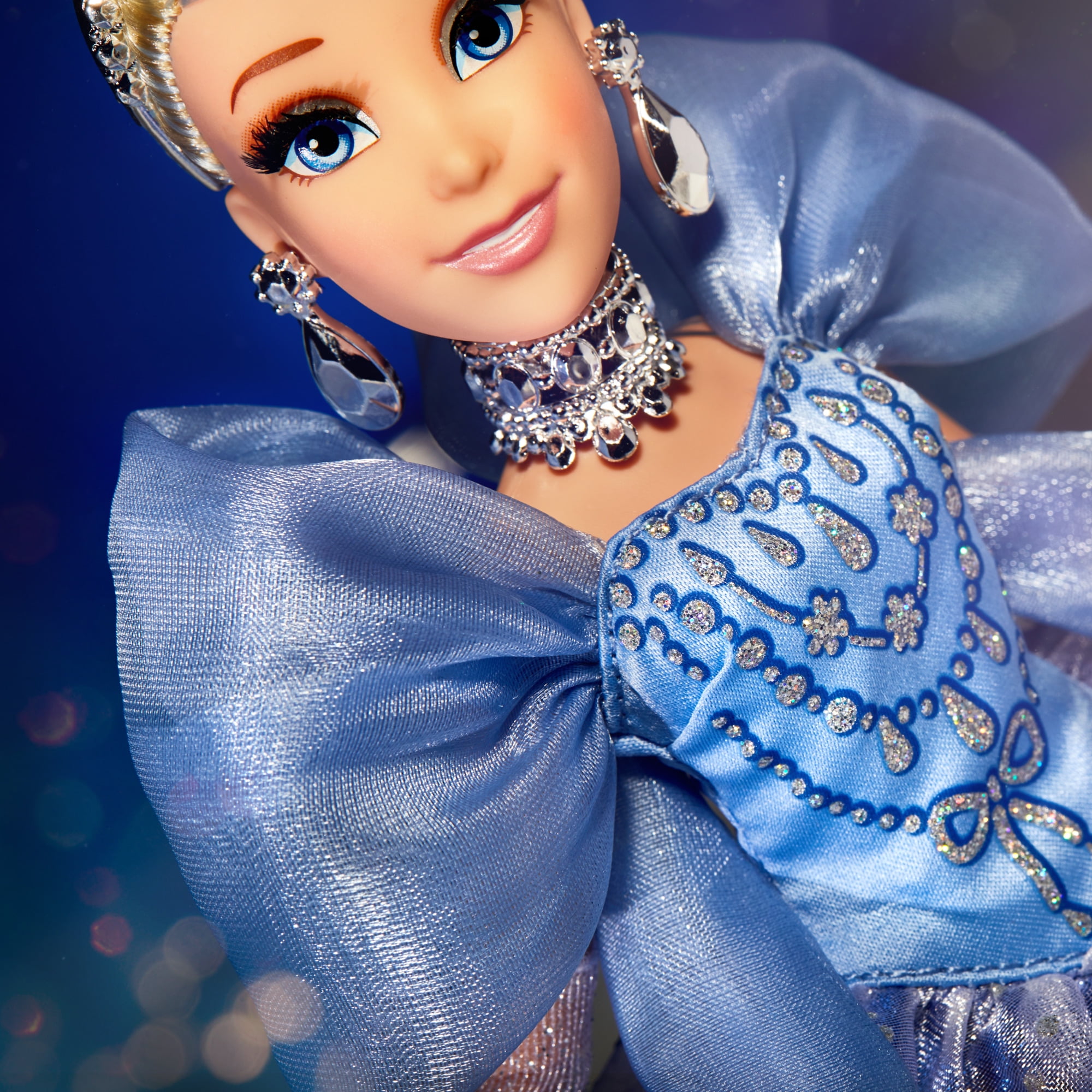 Amazon.com: Disney Princess Holiday Princess Cinderella Doll