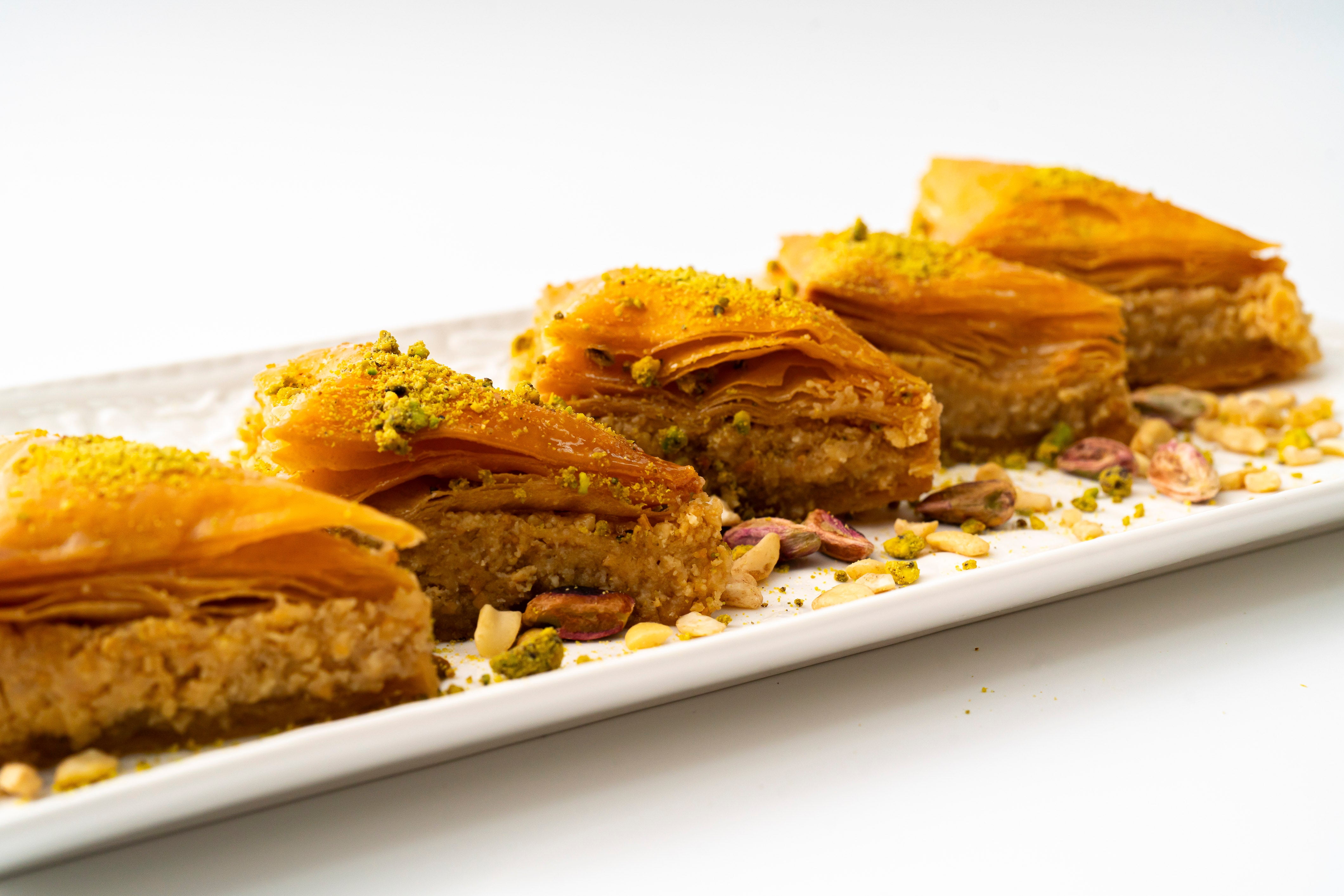 Cedar Pastries 32 oz Triangle Baklava – Mediterranean Phyllo Pastry Dessert with Cashews, Almonds & Walnuts
