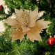 thumbnail image 4 of Adornos navideños para árbol de Navidad (1 unidad), flores artificiales de 34 x 28 x 28 cm, arreglos de tela para fiestas y bodas (dorado)., 4 of 7