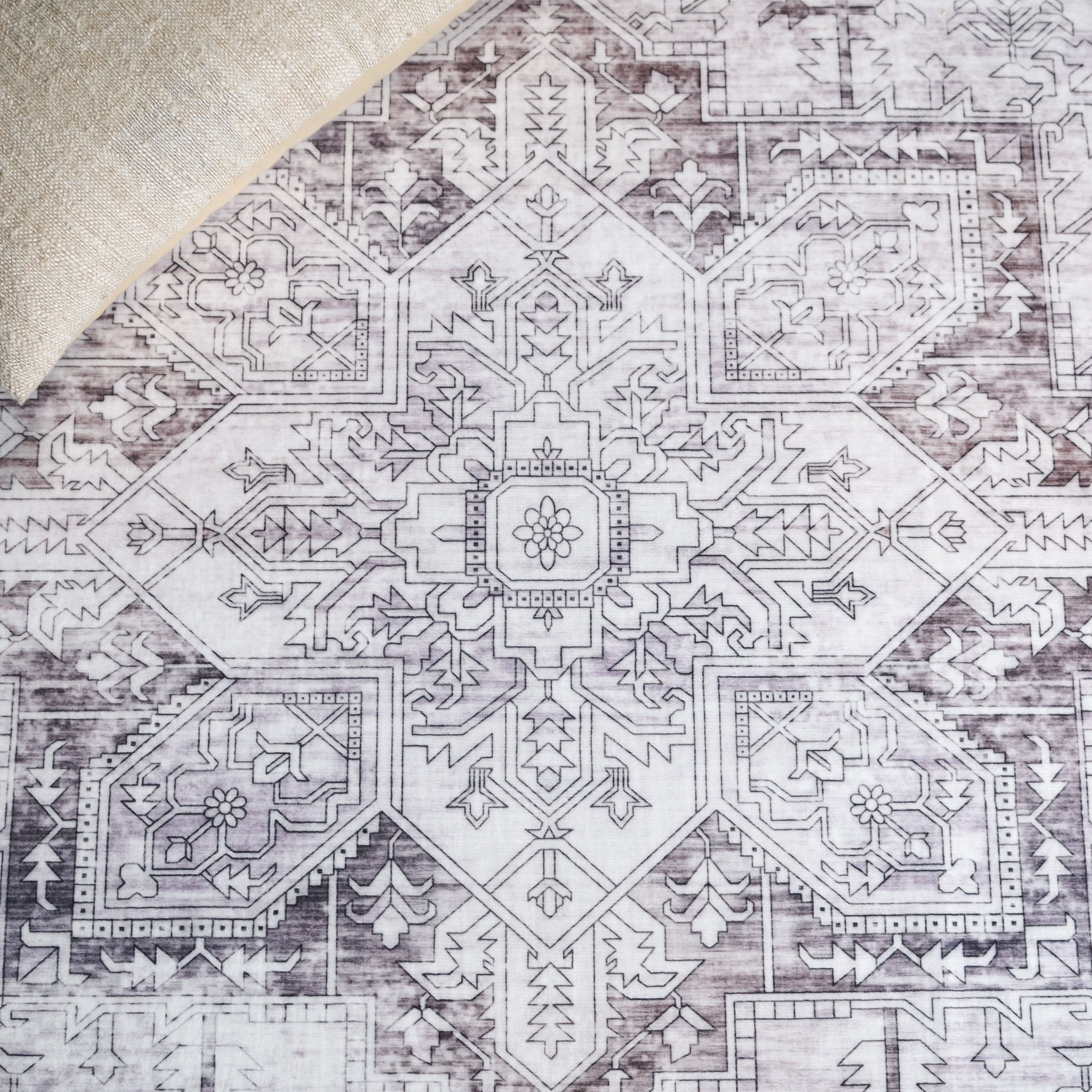 SAFAVIEH Arizona Rhine Oriental Machine Washable Area Rug, Beige/Gray, 5' x 7'