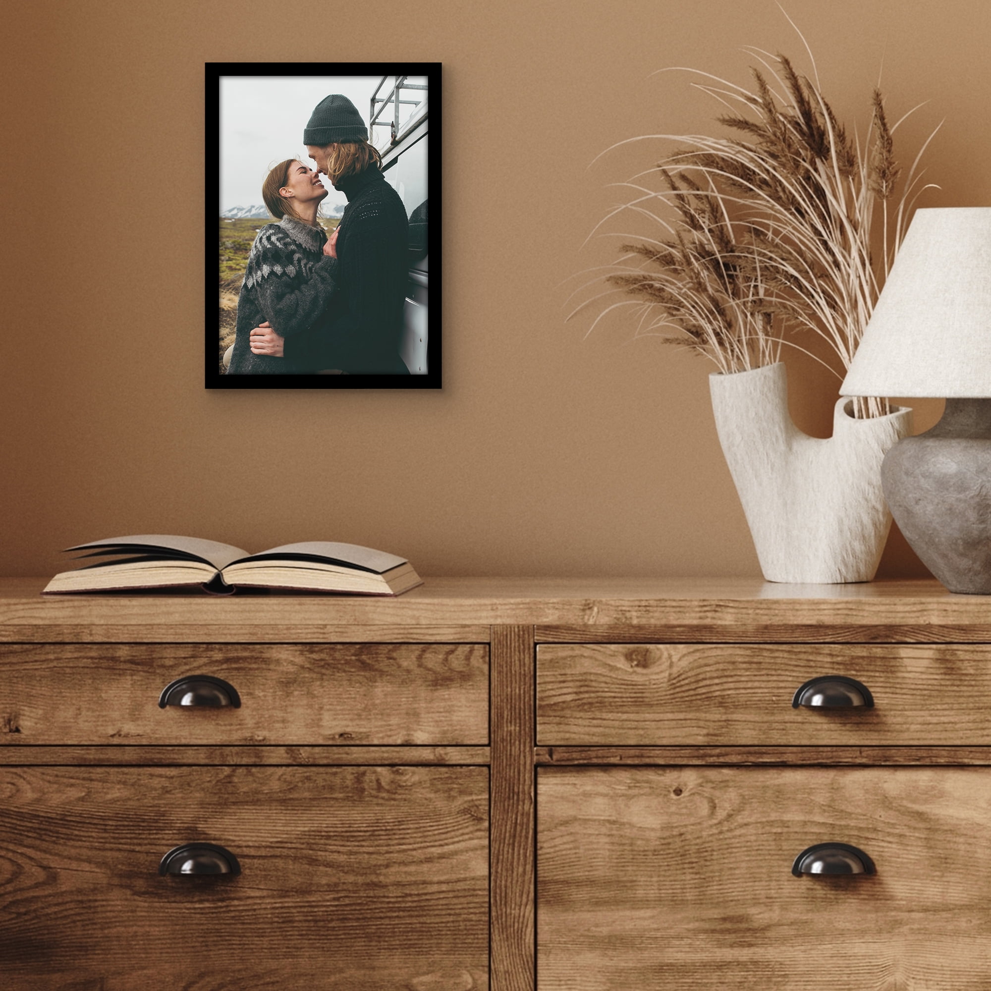 Americanflat 7x10 Picture Frame with Shatter-Resistant Glass Streamline Collection Thin Border Photo - Black