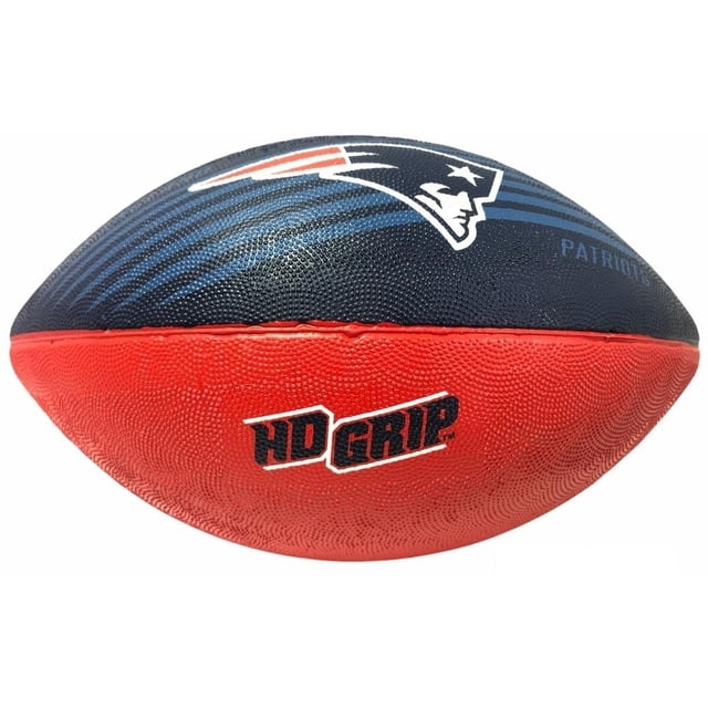 balon de futbol americano nfl new england patriots rawlings balón juvenil azul y rojo con logo de Patriots, vista frontal centrada mostrando panel superior azul con logo y patrón, panel inferior rojo con textura HD GRIP y costura visible; tamaño aproximado 22 x 13 x 13 cm, adecuado para juegos recreativos y entrenamiento juvenil.
