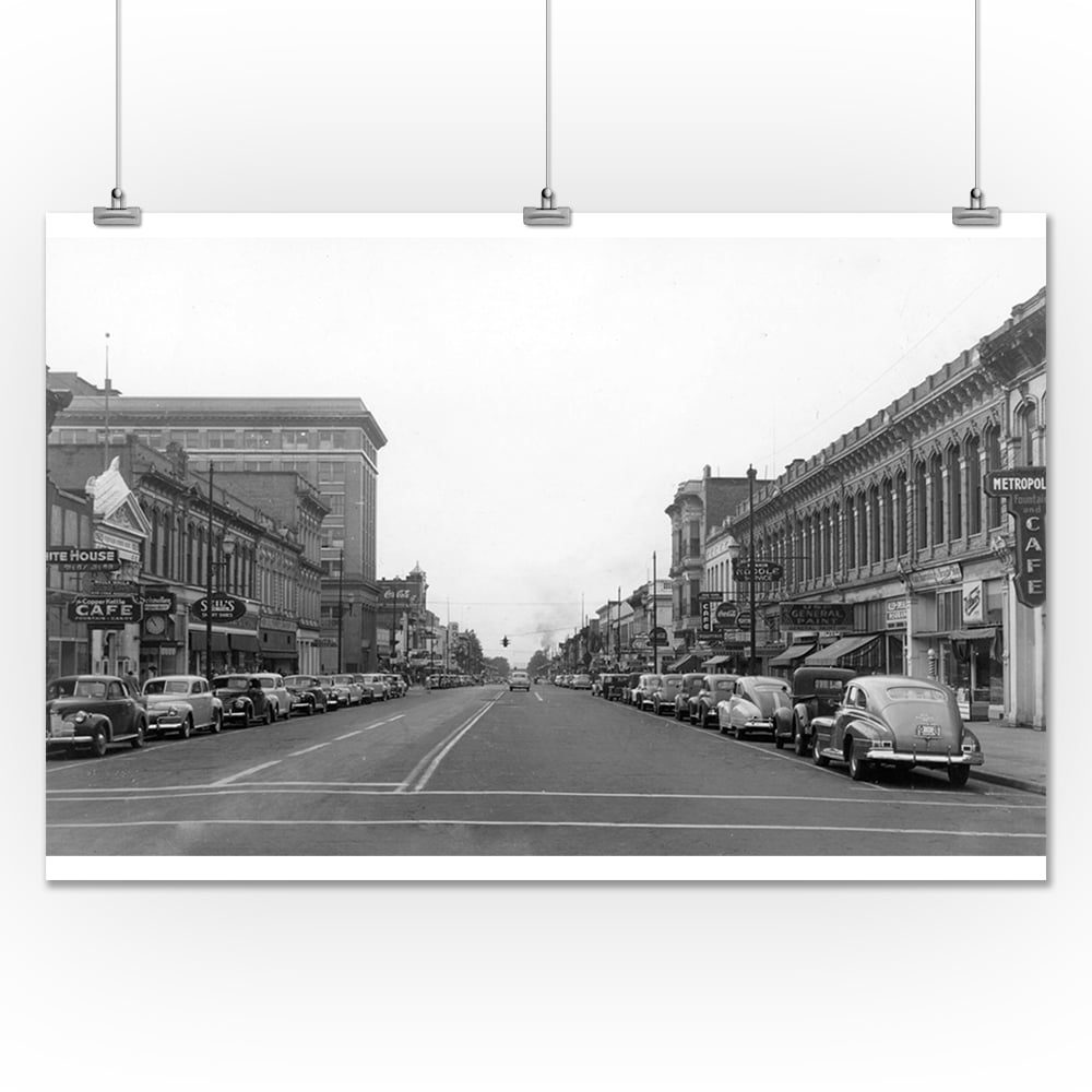 Walla Walla, WA Main Street View Photograph (24x36 Giclee Gallery Print