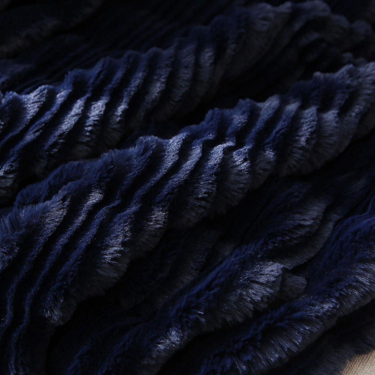 HOMETRENDS Sheared Faux Fur Polyester Throw